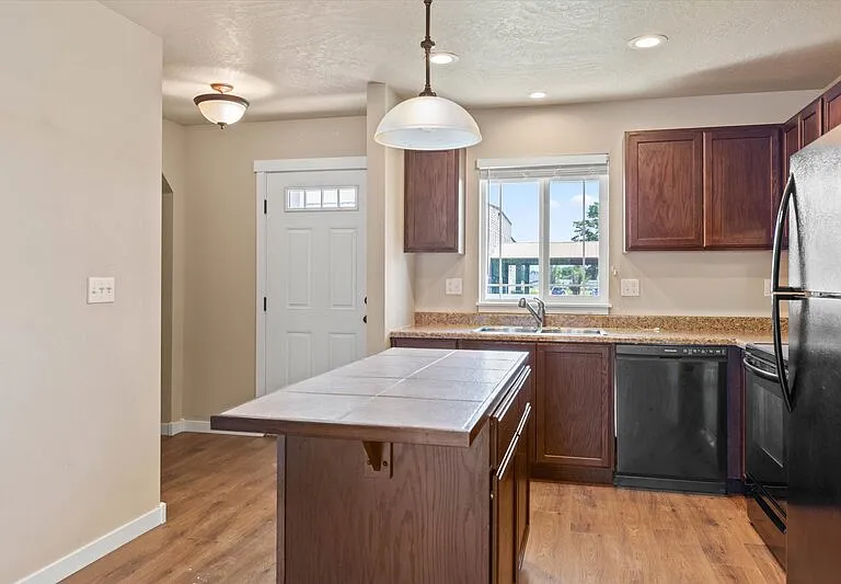 1671 E Horsehaven Ave #1 — Photo 3