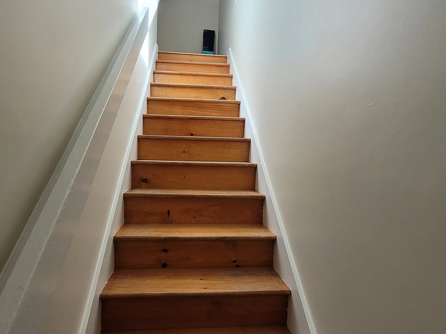 3 bed, 1200 sqft, $2,400 — Photo 2