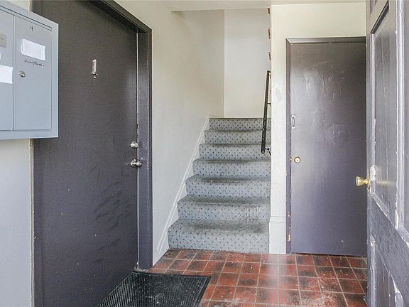2nd image of 3332 Brierhall Dr