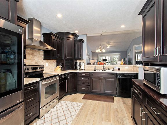 2nd image of 10955 Cranberry Ct