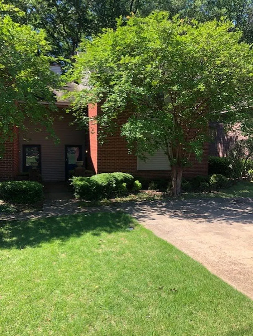 1807 Holmes Street — Photo 2