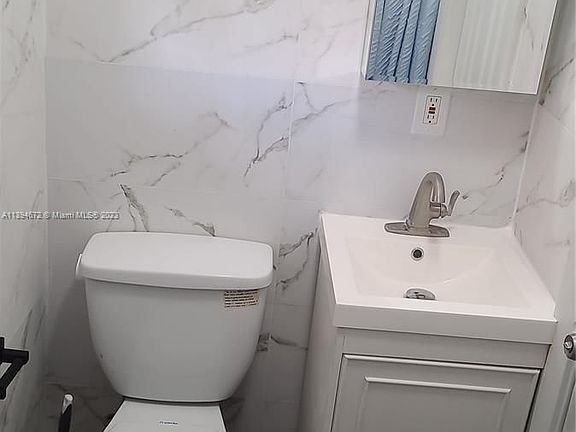 2nd image of 225 SW 11th Ave APT 1