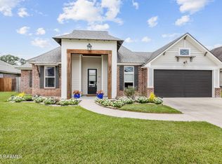 203 Whispering Meadows Rd, Broussard, LA 70518