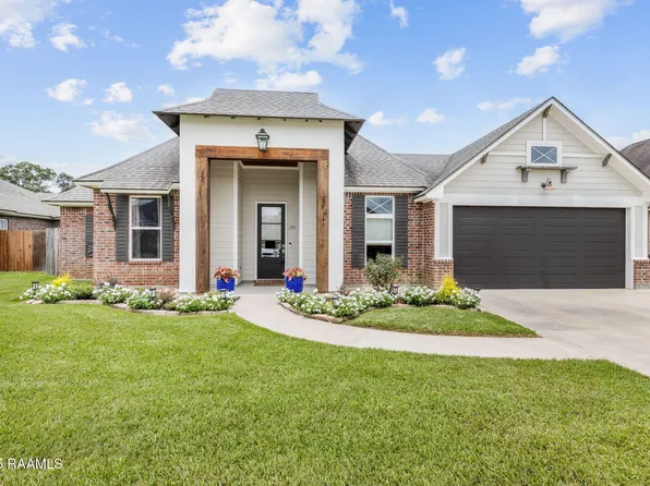 203 Whispering Meadows Rd, Broussard, LA 70518