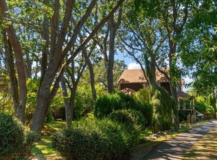 1353 Craigdarroch Rd, Victoria, BC V8S2A6