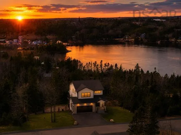 90 Hargrove Ln, Halifax, NS B3T 0H8