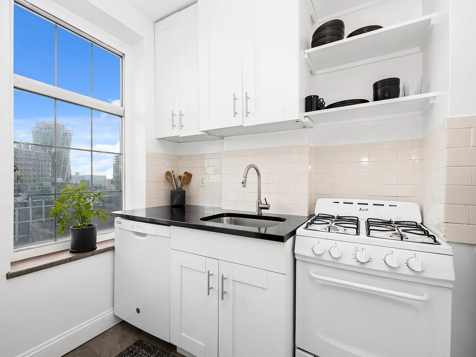465 West 23rd Street — Photo 2