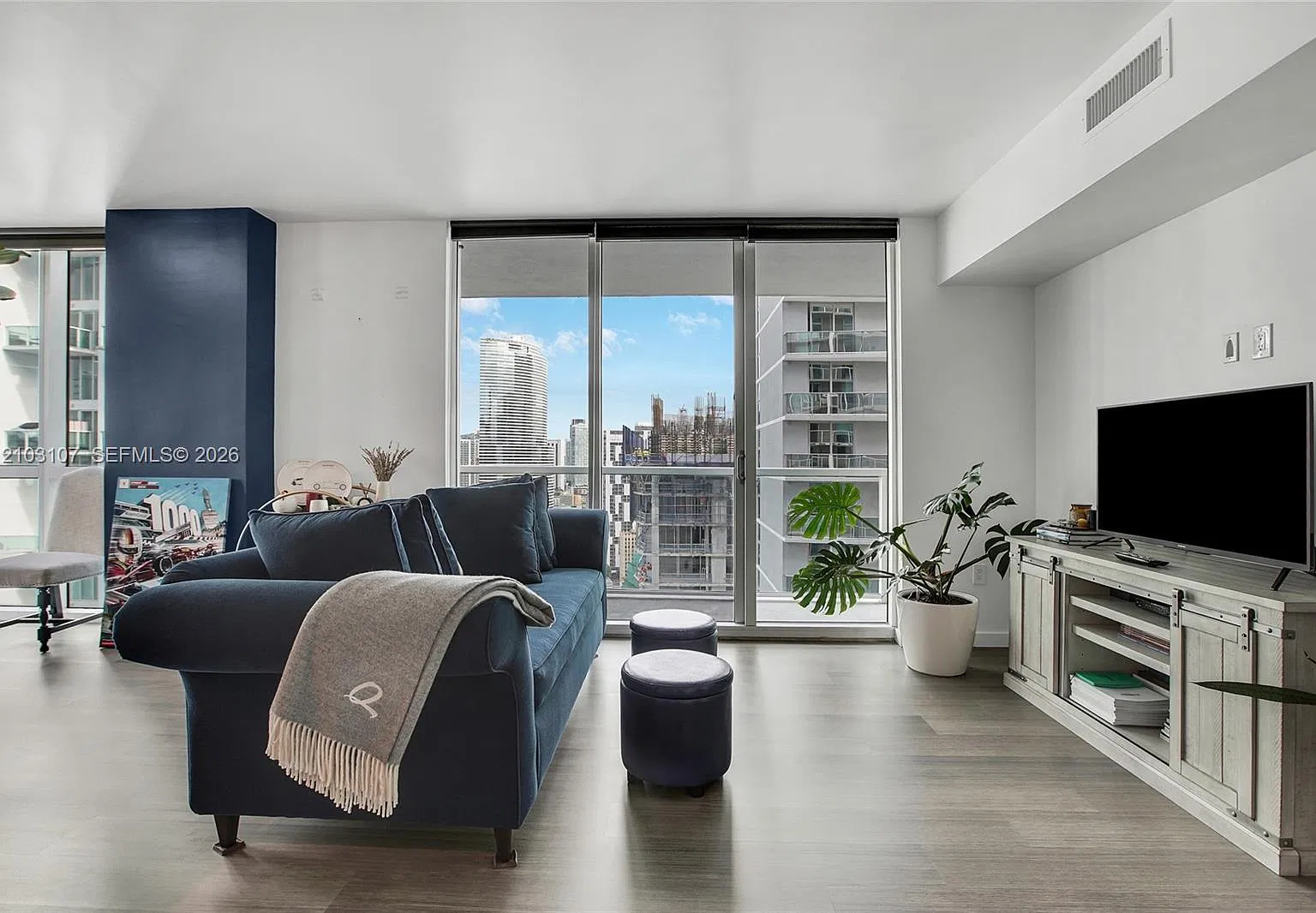 500 Brickell West Condo — Photo 2