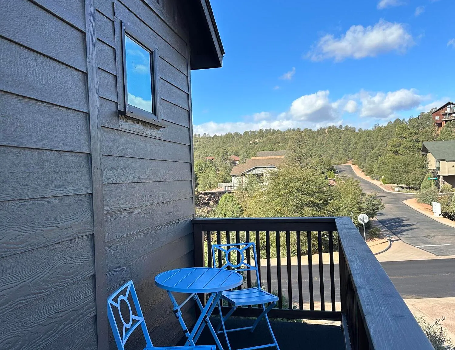 3 bed, 2.5 bath, 2025 sqft, $3,500 — Photo 2