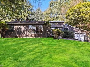 8 Hedges Rd, Chester, NJ 07930