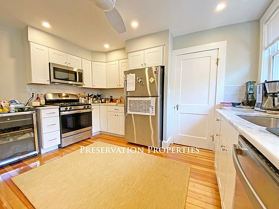 2nd image of 2-240 Waverley St #2