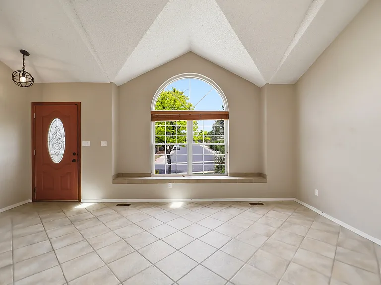 4827 Herndon Cir — Photo 3