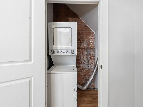 5th image of 1942 Christian St #1