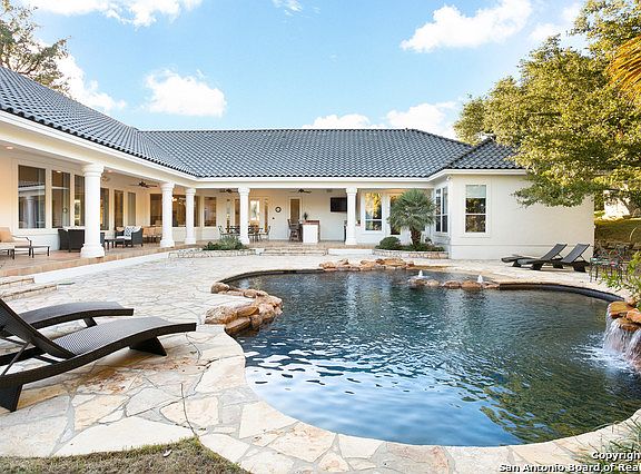 5th image of 17 Vineyard Dr