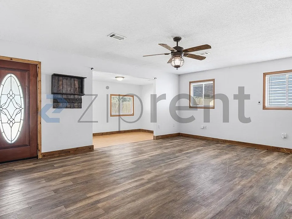 247 Everglade Dr