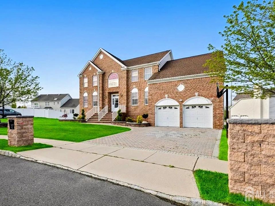 1st image of 22 Honey Locust Dr