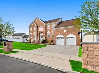 22 Honey Locust Dr, Monroe Township, NJ 08831