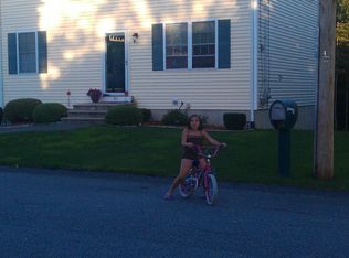 89 School Brook Rd, Fall River, MA 02720