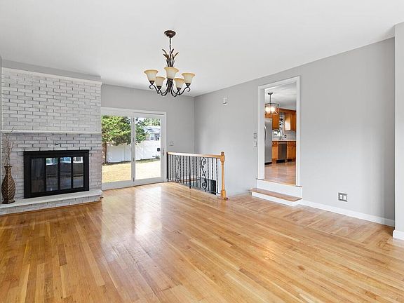 5th image of 147 Moccasin Dr