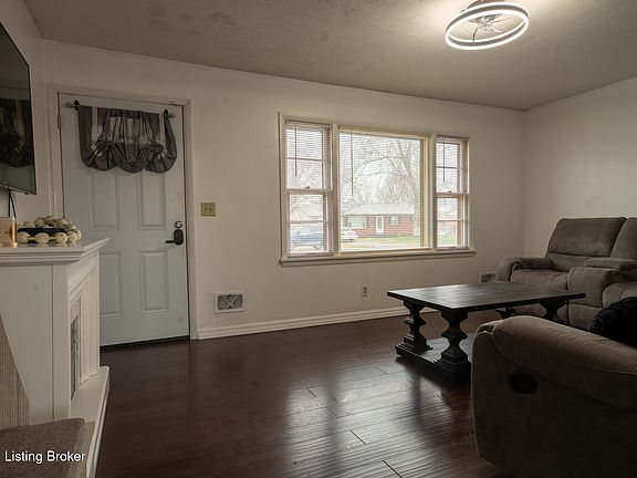 2nd image of 8311 Latania Dr
