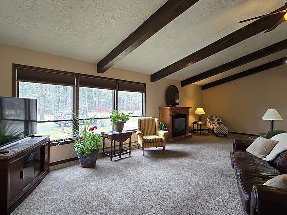 4th image of 743 Lomond Dr