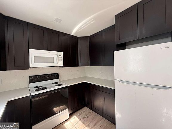4th image of 1100 Pineland Ave APT 7G