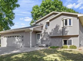 9762 Monticello Ln N, Maple Grove, MN 55369