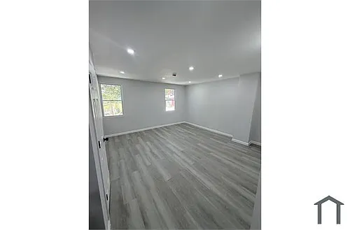 27 Targee St Photo 1
