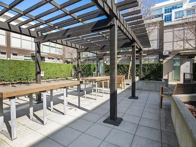 429 W 2nd Ave #310 — Photo 30