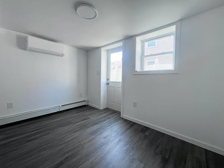 11 Parker St — Photo 4