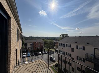 430 N Armistead St APT 302, Alexandria, VA 22312