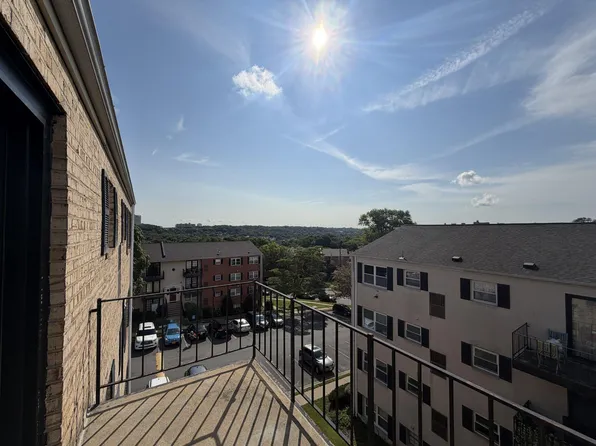 430 N Armistead St APT 302, Alexandria, VA 22312