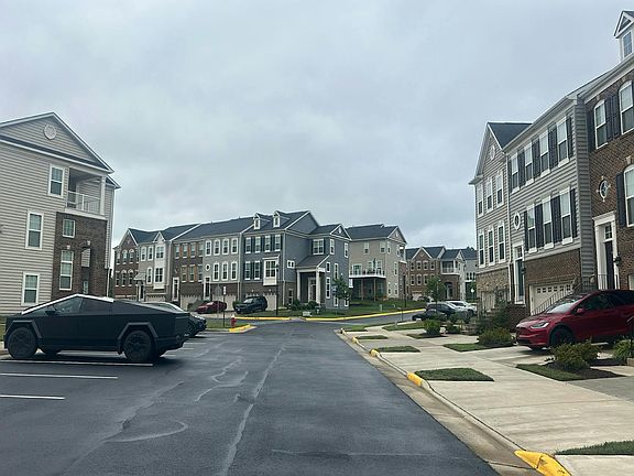 5th image of 42647 Oak Park Sq