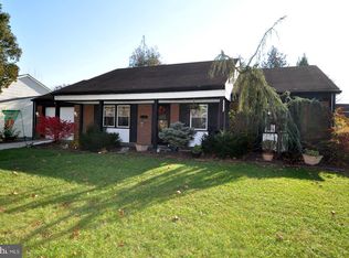 31 Eastbrook Ln, Willingboro, NJ 08046