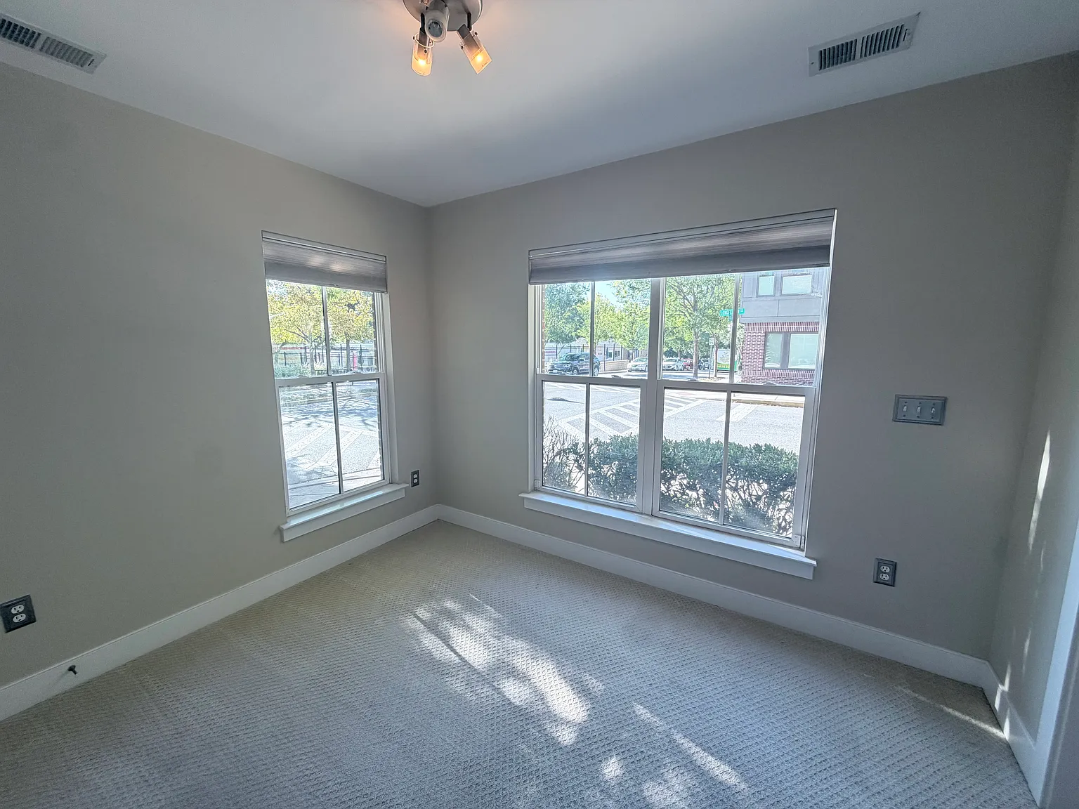 3 bed, 2150 sqft, $3,499 — Photo 4