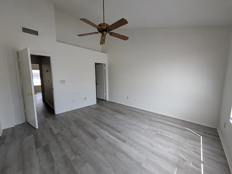 7801 N 44th Dr #1028 — Photo 11