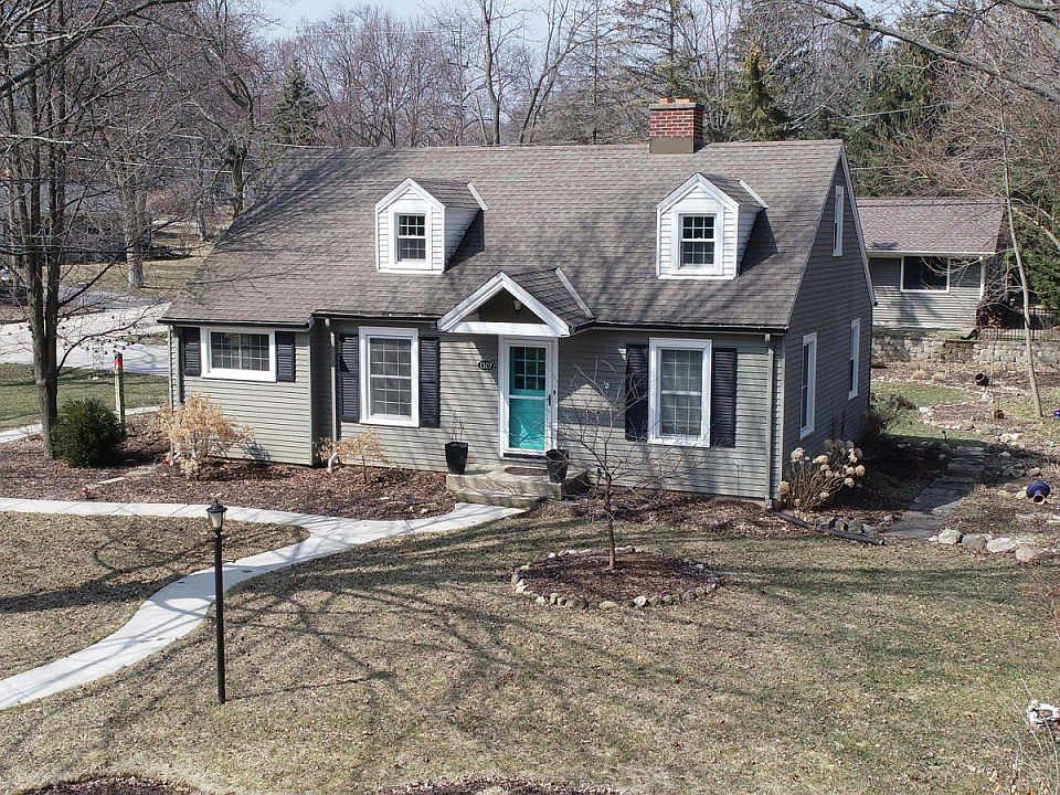 1st image of 1307 N 123rd St