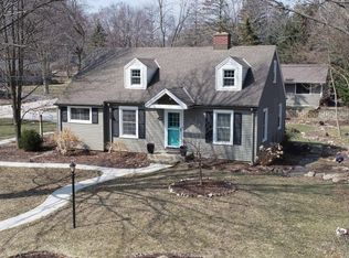 1307 N 123rd St, Wauwatosa, WI 53226
