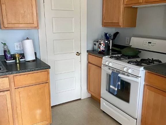 4th image of 463 S Lincoln St