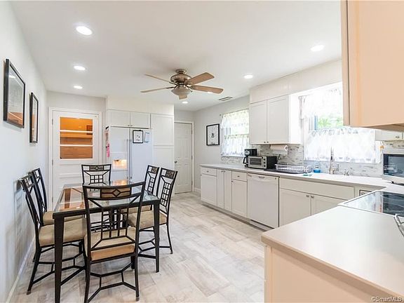 4th image of 1120 Wintergreen Ave