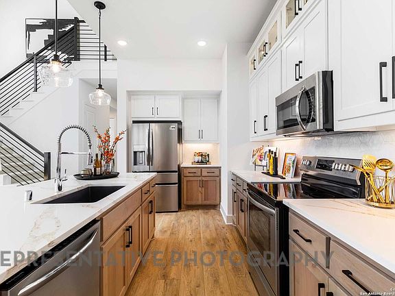 3rd image of 12318 Barrymore