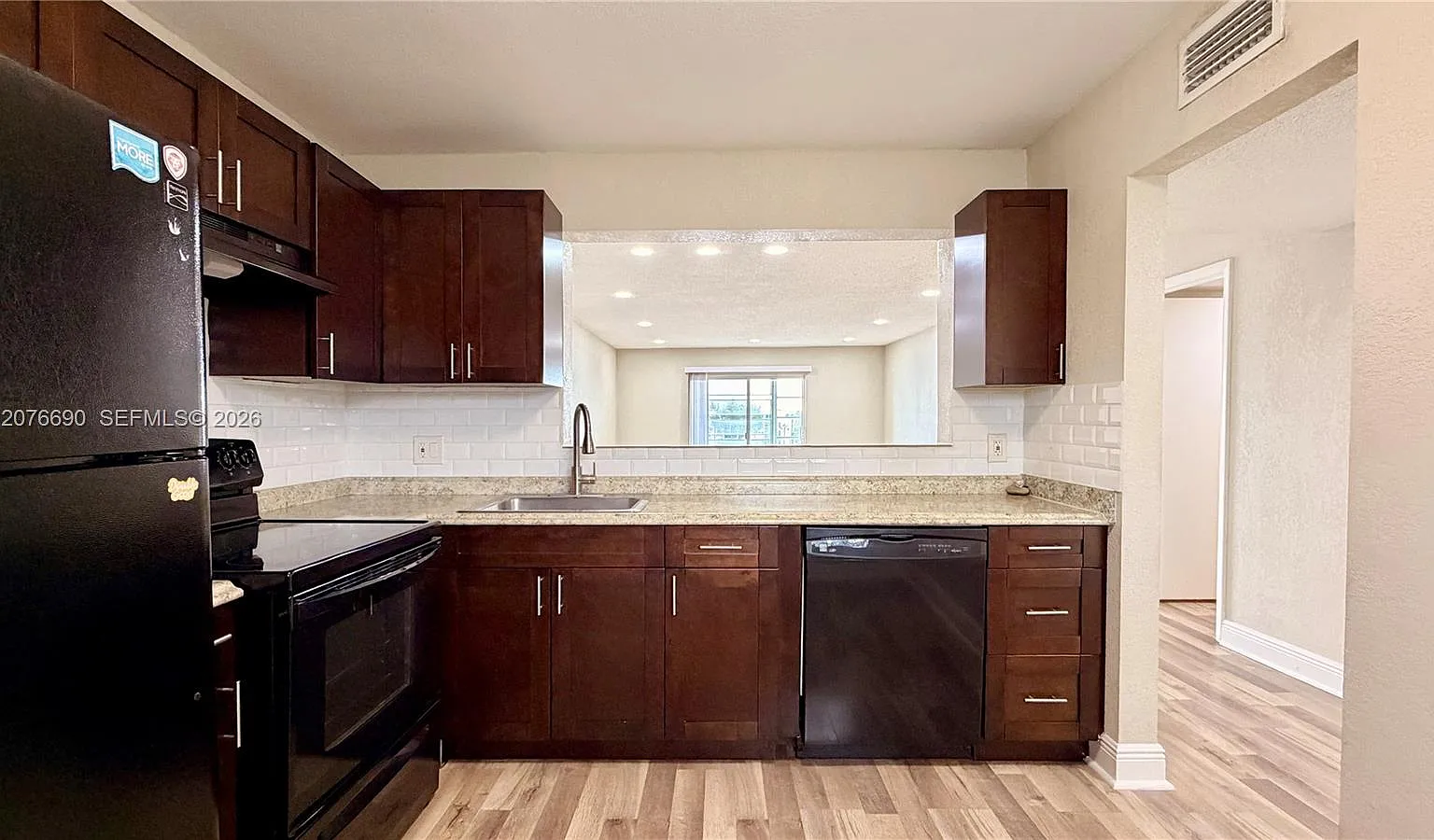 Azure Lake Condo — Photo 1