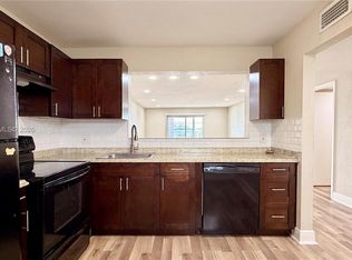 879 NE 195th St APT 425, Miami, FL 33179
