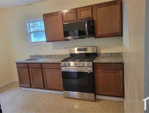 373 Walnut St #1 — Photo 9