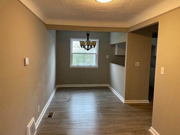 5th image of 494 E 250th St