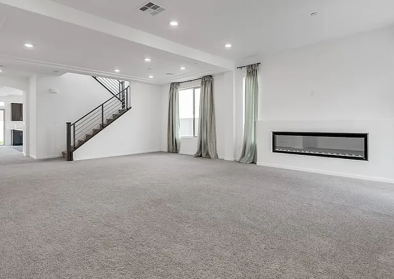 8541 S Pioneer Way — Photo 3