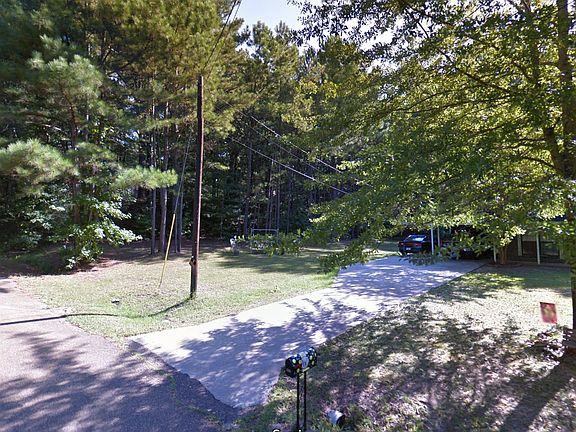 4th image of 302 Woodland St