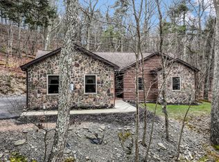 110 Luftus Ln, Dingmans Ferry, PA 18328