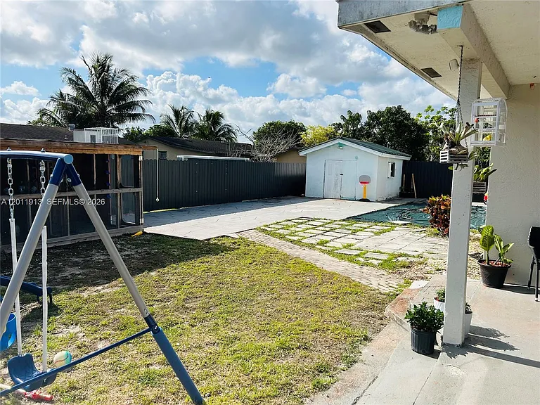 75 SW 18th Ave — Photo 7