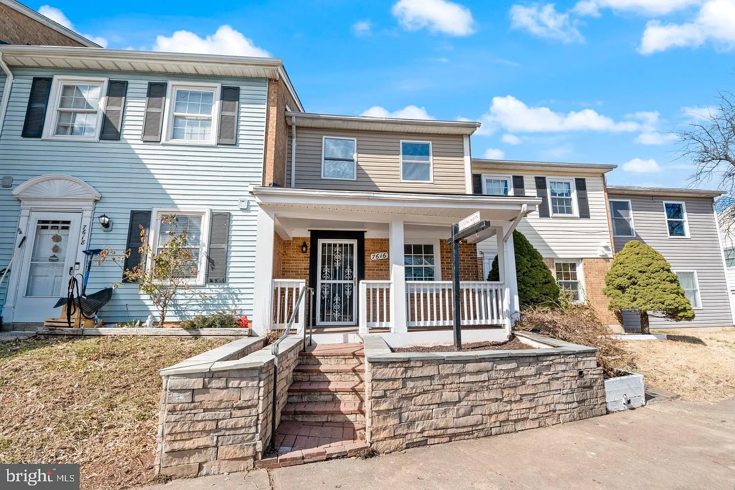 2 bed, 1.5 bath, 960 sqft, $2,300 — Photo 1